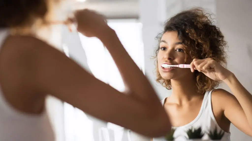 Do You Have to Brush your Teeth After Drinking Tea?